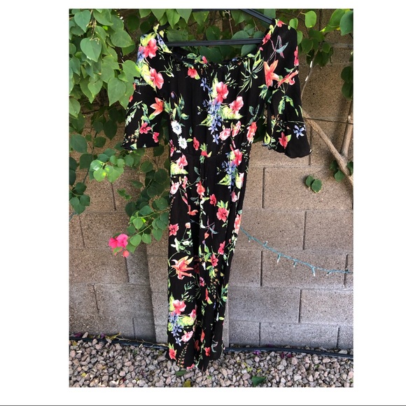 🌺Black Floral Romper with Flowing Skirt - Picture 2 of 5